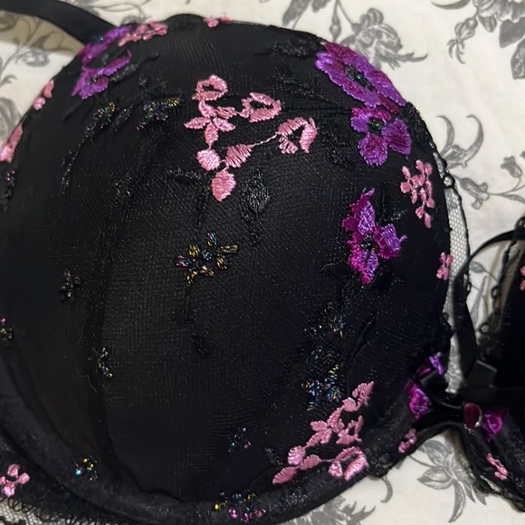 RARE Beautiful Victoria Secret push up bra - Picture 4 of 4